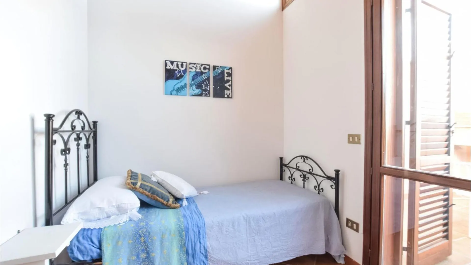 Ferienhaus 4 Bedroom Stunning Home In Trabia