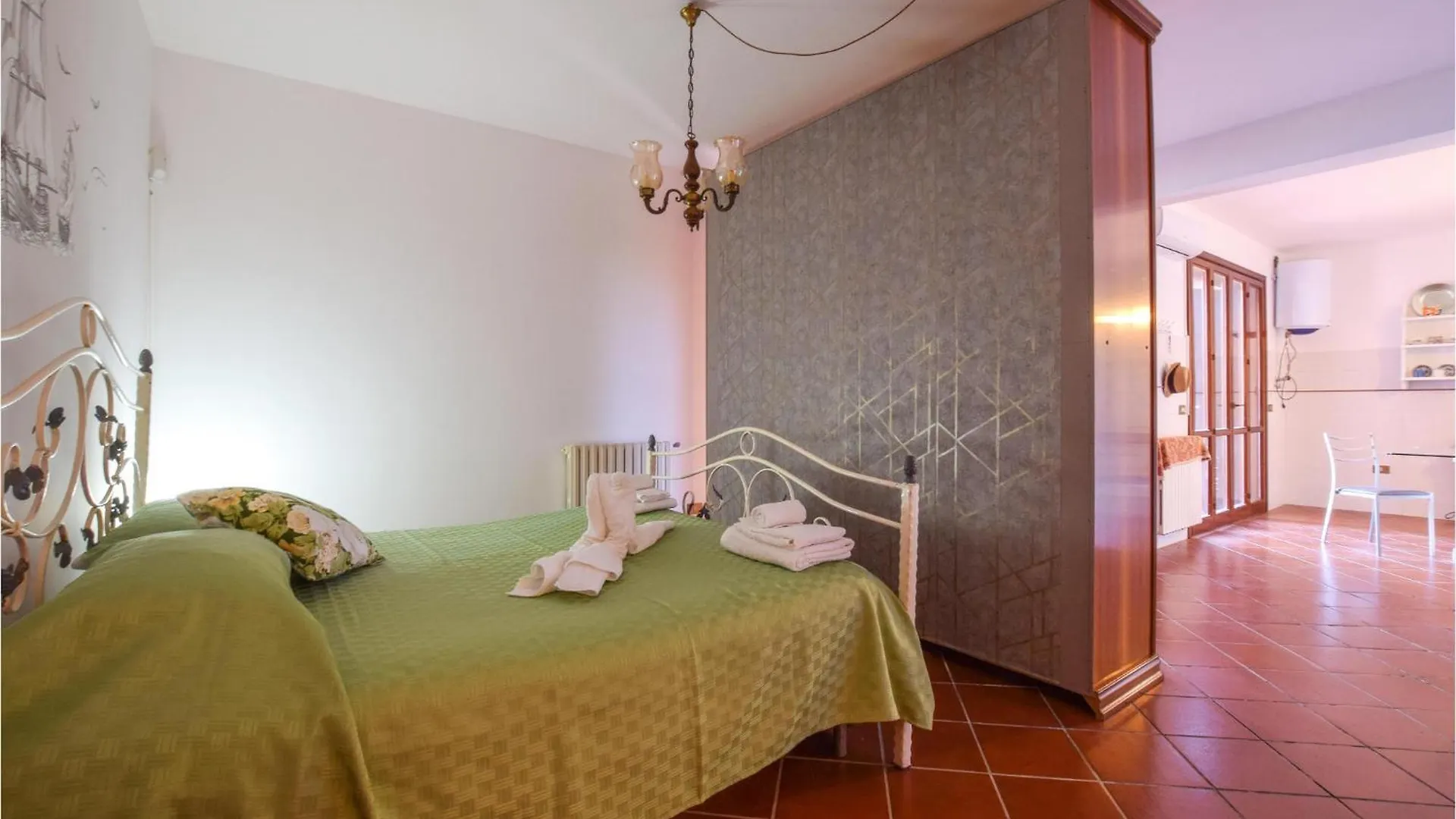 4 Bedroom Stunning Home In Trabia Italien