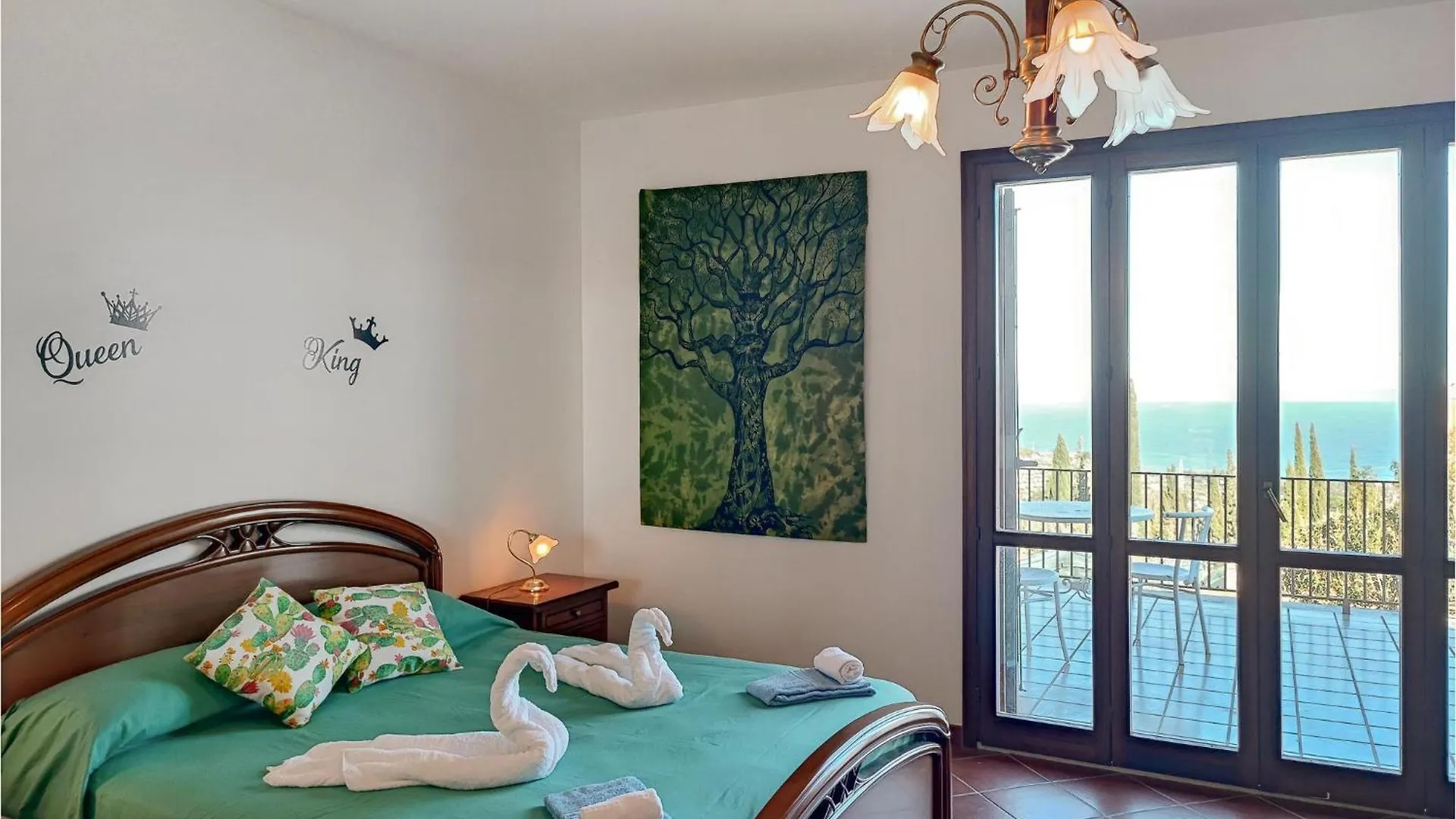 4 Bedroom Stunning Home In Trabia Italien